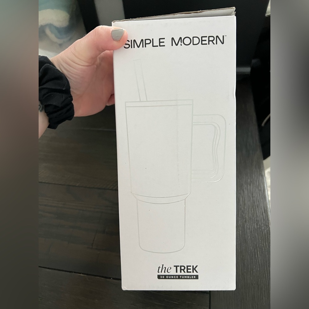 Simple Modern “The Trek” 30oz Sky Blue Tumbler with Handle - Picture 2 of 2